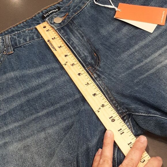 Flamingo Distressed Jeans with Decals NWT - Picture 8 of 12